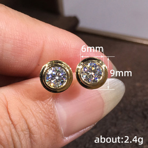 Orecchini a Perno Semplici per Donne, Accessorio Minimalista per Uso Quotidiano, Gioiello di Moda per Outfit - Product Image 3