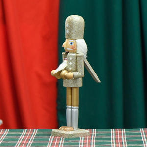 ตุ๊กตานัทแครกเกอร์ไม้แวววาวทำจากไม้ทำด้วยมือ30ซม. พร้อ<span class=keywords><strong>ม</strong></span>ฉาบเป็นมิตรกับสิ่งแวดล้อ<span class=keywords><strong>ม</strong></span>สำหรับเป็นของขวัญ - Product Image 3