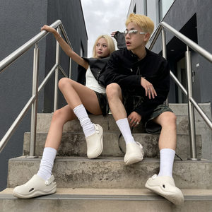 รองเท้าแตะแบบสวม Unisex สีขาว ทำจากวัสดุ EVA ปิดนิ้วเท้า ยี่ห้อ SUKE สวมใส่สบาย พร้อมหัวเข็มขัดแบบ Pivot กันน้ำ กันลื่น ใช้ได้ทุกฤดู - Product Image 3