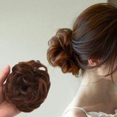 Tintura di sterco marrone chiaro con articolo quotidiano per prodotto per capelli Chignon Dama - Product Image 1