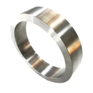 Individueller geschmiedeter Rolling-Ring in Metall Titan
