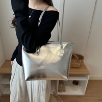 Tas Tote Terbaru 2026 Kapasitas Besar Modis Wanita dengan Ritsleting, Gaya Urban Simpel Korea, Warna Solid