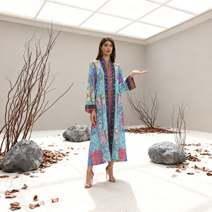 ชุดอาบายะห์ผ้าโพลีเอสเตอร์ประดับคริสตัลหรูหรา พรีเมียมสั่งตัดได้ สำหรับสตรีชาวมุสลิม ขายส่งจากผู้ผลิต - Product Image 4