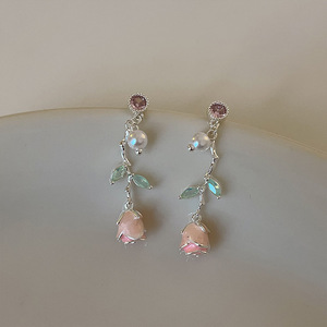 Boucles d'oreilles en émail personnalisées à la mode en gros Boucles d'oreilles fleur de rose rose Boucles d'oreilles pour cadeaux d'anniversaire - Product Image 1
