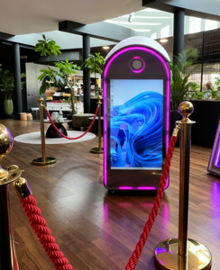 Photomaton miroir magique ovale de 70 pouces pour mariage, compatible avec les appareils <span class=keywords><strong>photo</strong></span>, parfait pour les photos de réception de mariage. - Product Image 1