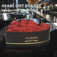 Ensemble cadeau en papier artistique personnalisé en usine, ensemble de trois pièces en forme de cœur, emballage en carton avec vernis, élégant coffret à fleurs