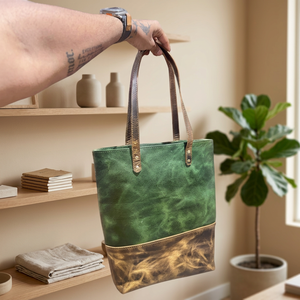 Bolso de mano de cuero genuino personalizado para mujer, impermeable, con bordado y cierre de cremallera, elegante, estilo ecuestre, con detalles de piedra, para uso diario. - Product Image 1