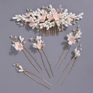 Ensemble de <span class=keywords><strong>coiffure</strong></span> de <span class=keywords><strong>mariée</strong></span> en fleurs d'argile rose blush et perles, accessoires de mariage floraux, peigne et épingles - Product Image 1
