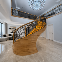 Escalier intérieur courbé en fer forgé avec balustrade, marches et contremarches en bois massif, design moderne pour villa et maison, décoration intérieure, main courante, conception d'escalier