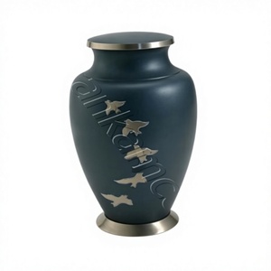 Urne funéraire gravée pour oiseaux Urne funéraire pour cendres humaines en laiton adaptée à l'enterrement de cimetière ou niche grande taille pour adultes - Product Image 1