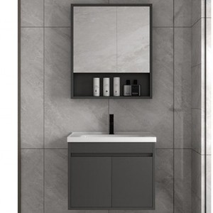 Mueble de baño de madera maciza gris con lavabo de cerámica y gabinete con espejo - Product Image 1