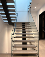 Escalier monodirectionnel VIKO au design moderne et minimaliste avec rampe en verre, à montée ouverte et droit, idéal pour villa, appartement et usage intérieur.