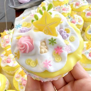Juguete Antiestrés de Material TPR con Forma de Pastel de Álamo Crujiente, Hecho a Mano, para Niños y Niñas Mayores de 15 Años, Regalo Festivo - Product Image 1