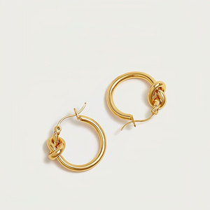Boucles d'oreilles créoles tendance en titane hypoallergénique et acier inoxydable plaqué or 14K 18K pour femmes, vente en gros - Product Image 3