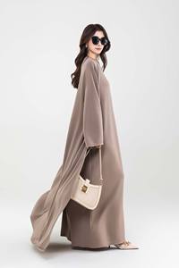 طقم كلاسيكي للنساء المسلمات من قطعتين عباية مفتوحة وفستان طويل الأكمام قابل للتخصيص - Product Image 2