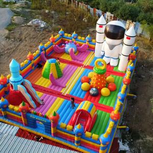 Trampolín inflable al aire libre Casa grande de rebote Parque temático inflable gigante Castillo hinchable grande Combo Parque infantil para alquilar - Product Image 1