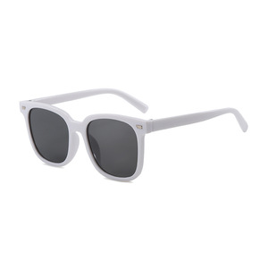 <span class=keywords><strong>Gafas</strong></span> <span class=keywords><strong>de</strong></span> Sol Polarizadas <span class=keywords><strong>para</strong></span> Niños, Montura Completa, Protección UV400, Diseño Casual <span class=keywords><strong>para</strong></span> Exteriores, Moda 2026 - Product Image 3