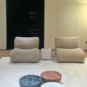 เก้าอี้ผ้าหุ้มทรงโค้งคล้ายงู พร้อมเบาะนุ่มสบาย ดีไซน์มินิมอลสไตล์วาบิซาบิ เหมาะสำหรับห้องนั่งเล่นที่อบอุ่น - Product Image 4