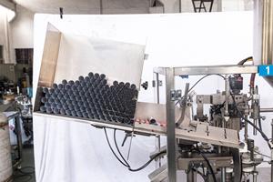 Machines à tubes et à chaleur Bouteilles à pompe Petite quantité Ampoule de liquide Scellage Presion automatique Machine de remplissage semi-automatique - Product Image 3