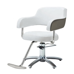   Sillón de Barbero Hidráulico para Salón de Belleza, Negro, de Cuero y Metal, con Base de Madera y Hierro - Product Image 2