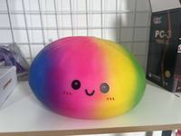 Dumplings arc-en-ciel dégradés extra-larges de 25 cm - Jouet anti-stress mignon et moelleux - Jouet promotionnel
