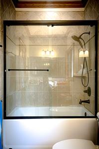 Cabina Doccia Walk-in di Lusso su Misura con Canale di Drenaggio e Vetro Satinato per la Privacy - Product Image 6