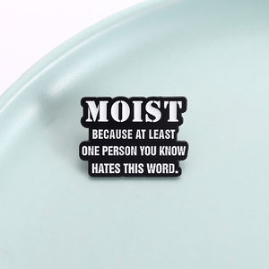 Citation sarcastique émail broche humide parce qu'au moins une personne que vous connaissez déteste ce mot broche revers insigne bijoux cadeau pour un ami - Product Image 1