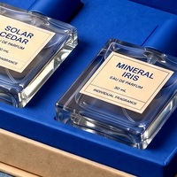 Boîte à parfum rigide de luxe sur mesure, style livre blanc magnétique, double présentoir pour emballage de parfum personnalisé