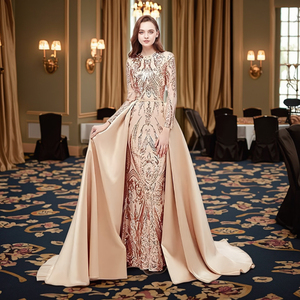 Abito da sera <span class=keywords><strong>verde</strong></span> <span class=keywords><strong>smeraldo</strong></span> taglie forti |   Abito a sirena a maniche lunghe con dettagli in pizzo e strascico. - Product Image 2