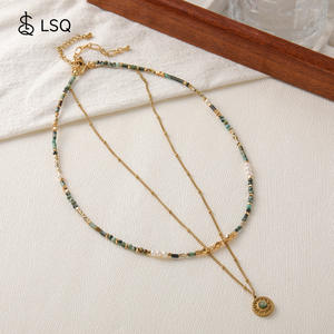 قلادة عصرية مطلية بالذهب عيار 18 من النحاس الأصفر مطرزة بالخرز مع الفيروز الافارقة والتصميم الهندسي قلادة نسائية للحفلات بشعار قابل للتخصيص - Product Image 5