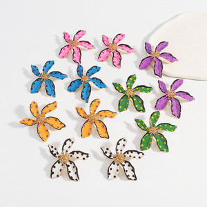 Gran oferta, pendientes de moda ecológicos con estambres verdes de hoja de arce, pendientes de moda con puntos personalizados, joyería - Product Image 1