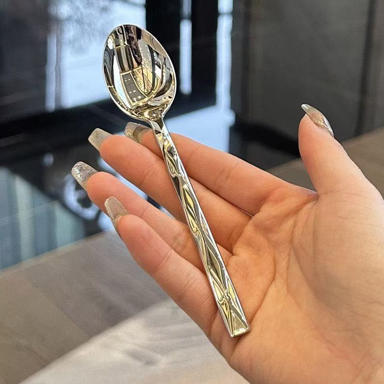 Diamond-shaped soup spoon [1 piece]