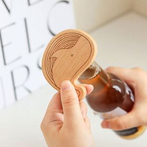 Abridor de Botellas Magnético para Refrigerador con Diseño Creativo y Mango de Madera, Ideal como Recuerdo - Product Image 4