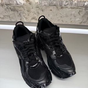 Chaussures robustes en maille noire haut de gamme, style streetwear de luxe, chaussures décontractées respirantes et amorties pour le quotidien - Product Image 4
