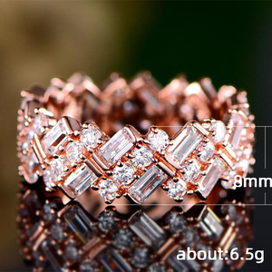 Anello con Zirconi Incastonati per Donne, Elegante Gioiello di Lusso per Uso Quotidiano e Feste, Idea Regalo - Product Image 4