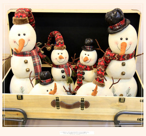 Nouveautés en gros : Figurine de bonhomme de neige de Noël pour la plantation en hiver, décorations de Noël, Zhejiang, Chine - Product Image 2