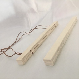 กรอบไม้แขวนผนังแบบกำหนดเองสำหรับงานศิลปะ พร้อมเชือกหนังและแม่เหล็ก - Product Image 6