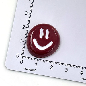 Accessoires de bijoux DIY en forme de nœud rouge et de visage souriant, fournitures d'artisanat en résine plastique pour Crocs, coques de téléphone et accessoires pour cheveux - Product Image 3