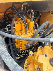 Vente flash : Excavatrice sur chenilles d'occasion Hyundai 305LC-7 de 30 tonnes avec moteur Cummins et composants de transmission en stock - Product Image 6