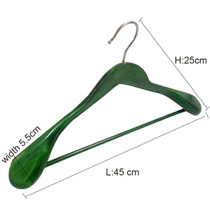 OWENTEK Cintres en bois avec logo personnalisé pour vêtements et pantalons Cintres en bois de luxe à épaules larges pour magasin de vêtements de marque - Product Image 2