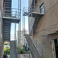 Escalier droit d'évacuation en métal pour l'extérieur, escalier d'évacuation d'urgence pour immeubles et hôtels