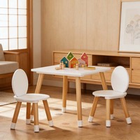 Ensemble de table et 2 chaises à dossier rond en bois personnalisées pour enfants, table d'activités nordique pour enfants pour dessiner, lire et jouer