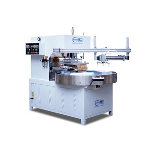 Machine de scellage haute fréquence HiPower à 4 stations rotatives pour emballage sous blister avec alimentation automatique, soudeuse plastique - Product Image 2