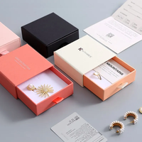 Boîte à bijoux de luxe en carton avec logo personnalisé, couvercle et base en velours pour bracelets, colliers, bagues, montres, boîtes cadeaux pour fêtes