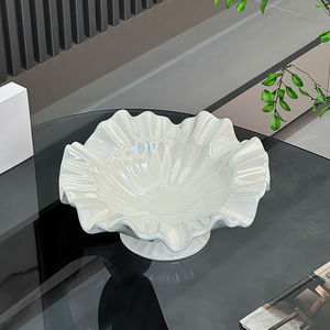 Plato de cerámica para frutas, forma irregular, hecho a mano, diseño moderno y lujoso para uso doméstico, decoración para mesa de café y aperitivos. - Product Image 4