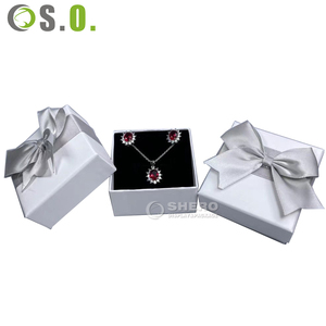 Boîtes cadeaux de luxe en carton recyclé avec logo personnalisé - Product Image 3