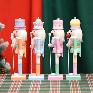 Ornement Soldat <span class=keywords><strong>Casse</strong></span>-<span class=keywords><strong>Noisette</strong></span> Coloré Macaron Écologique Fait Main avec Détails Peints à la Main et Finition Brillante pour Noël et le Nouvel An - Product Image 5