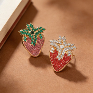 Broche <span class=keywords><strong>de</strong></span> <span class=keywords><strong>Fresa</strong></span> con Incrustaciones <span class=keywords><strong>de</strong></span> Diamantes para Mujer, Joyería <span class=keywords><strong>de</strong></span> Frutas, Broches Versátiles, Accesorios <span class=keywords><strong>de</strong></span> Ropa - Product Image 1