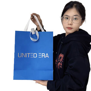 Di alta qualità di lusso sacchetto di carta Kraft nero <span class=keywords><strong>Shopper</strong></span> <span class=keywords><strong>per</strong></span> i vestiti negozio al dettaglio regalo di imballaggio con e nastro di lamina d'argento timbratura - Product Image 5