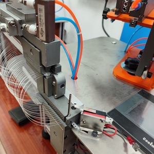 Nhãn gắn BOS-168 gắn thẻ máy hai thẻ tự động cho ăn vòng khóa pin máy - Product Image 4